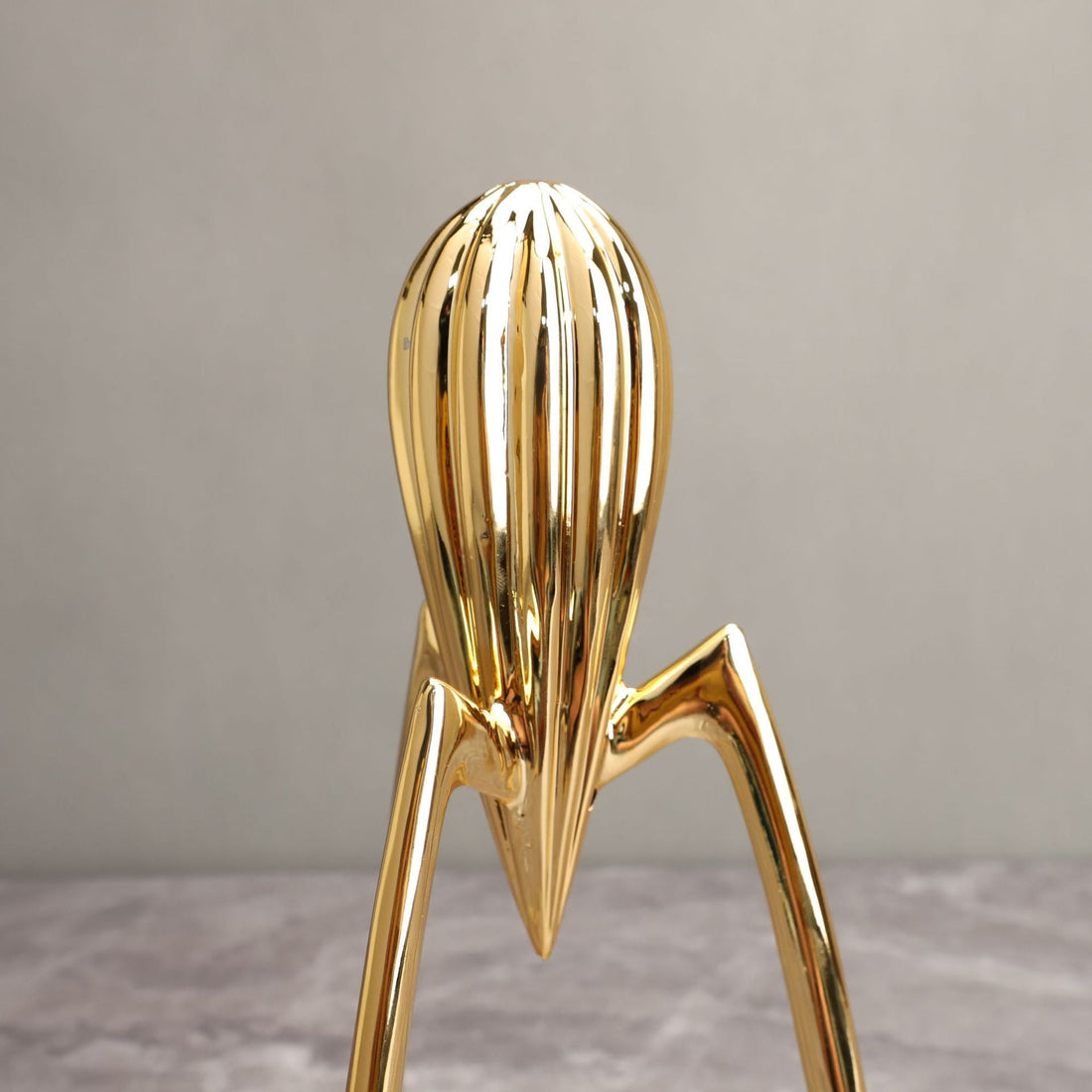 Modern Luxury Octopus Metal Sculpture – Home & Office Decor for Living Room, Foyer, or TV Cabinet